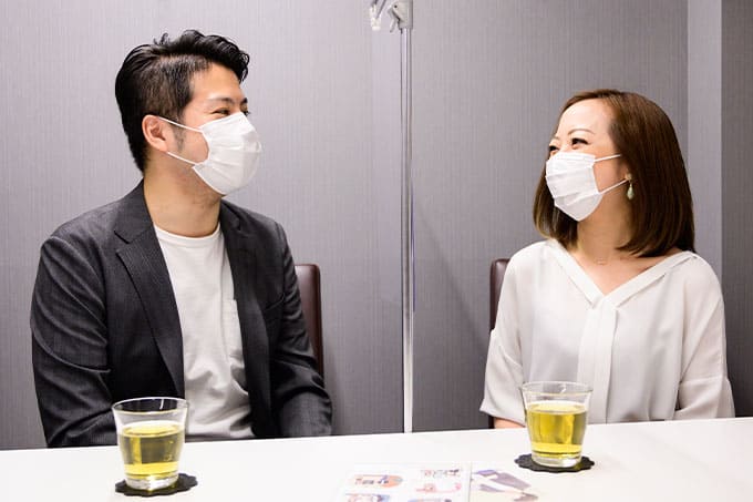 たくさんのお相手と、一人ずつ個室でお話ができます