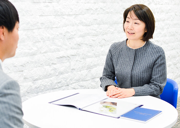 開業のきっかけについて話す、今村さん。