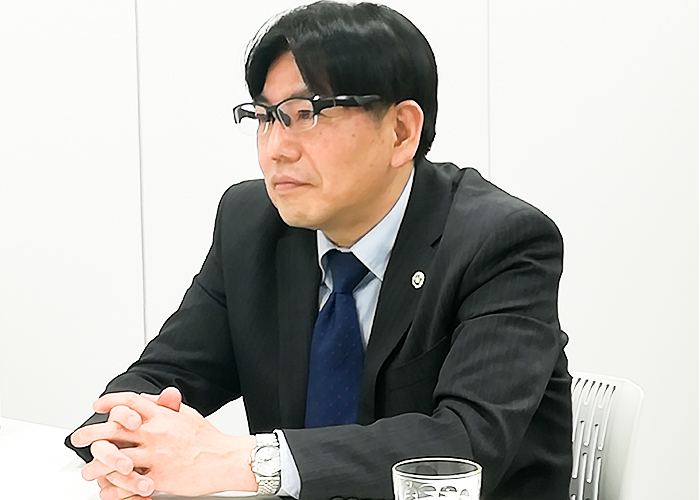 開業されたきっかけについて話す、竹田さん。